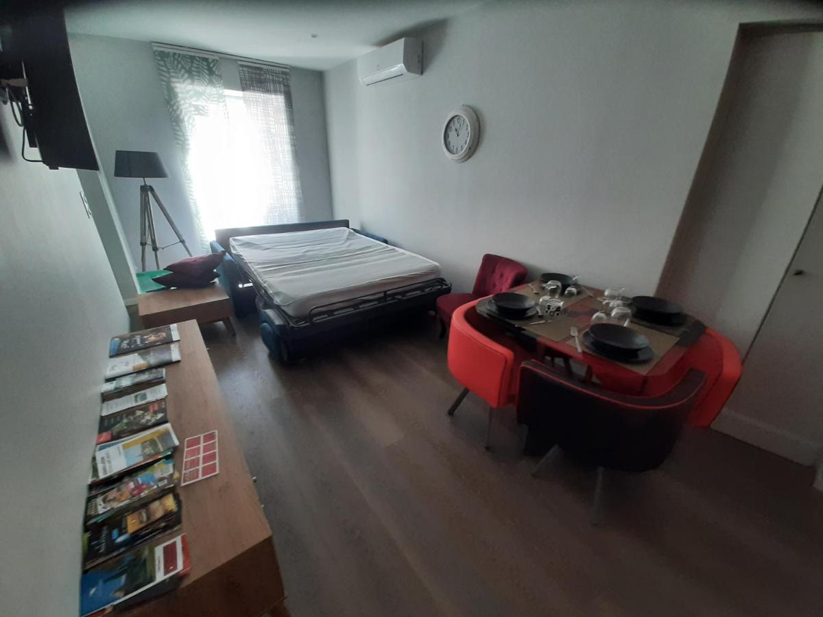 Appartement T2 50 à 60 M2 déplacement PRO ou couple avec enfants Les Hauts De Bourg Extérieur photo